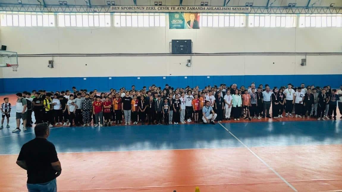 HAMZABALİ ORTAOKULUNDAN GELENEKSEL ÇOCUK OYUNLARI YARIŞMALARINDA İLÇE DERECELERİ